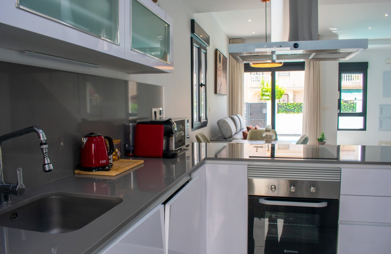 Resale - Villa - Torrevieja - La Siesta - El Salado - Torreta