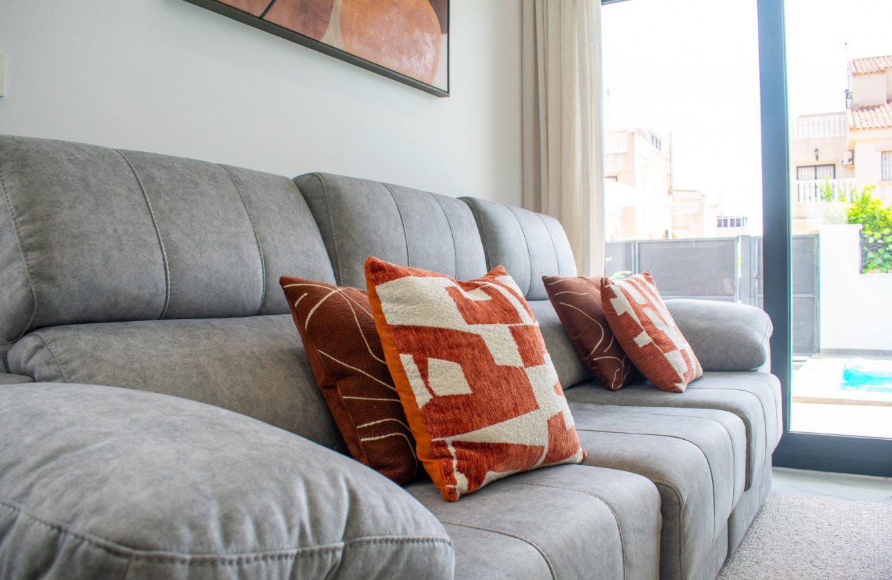 Resale - Villa - Torrevieja - La Siesta - El Salado - Torreta