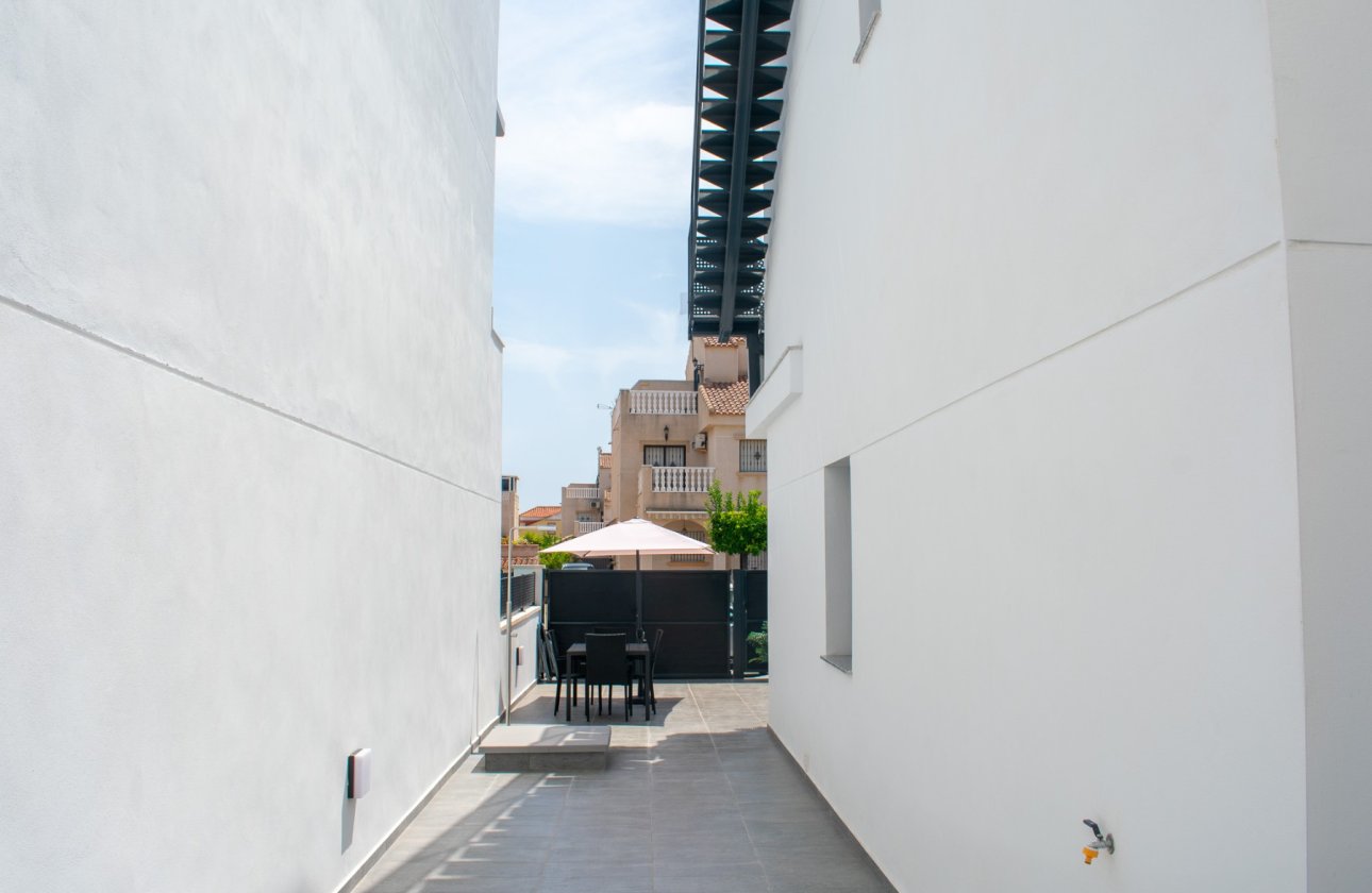 Resale - Villa - Torrevieja - La Siesta - El Salado - Torreta