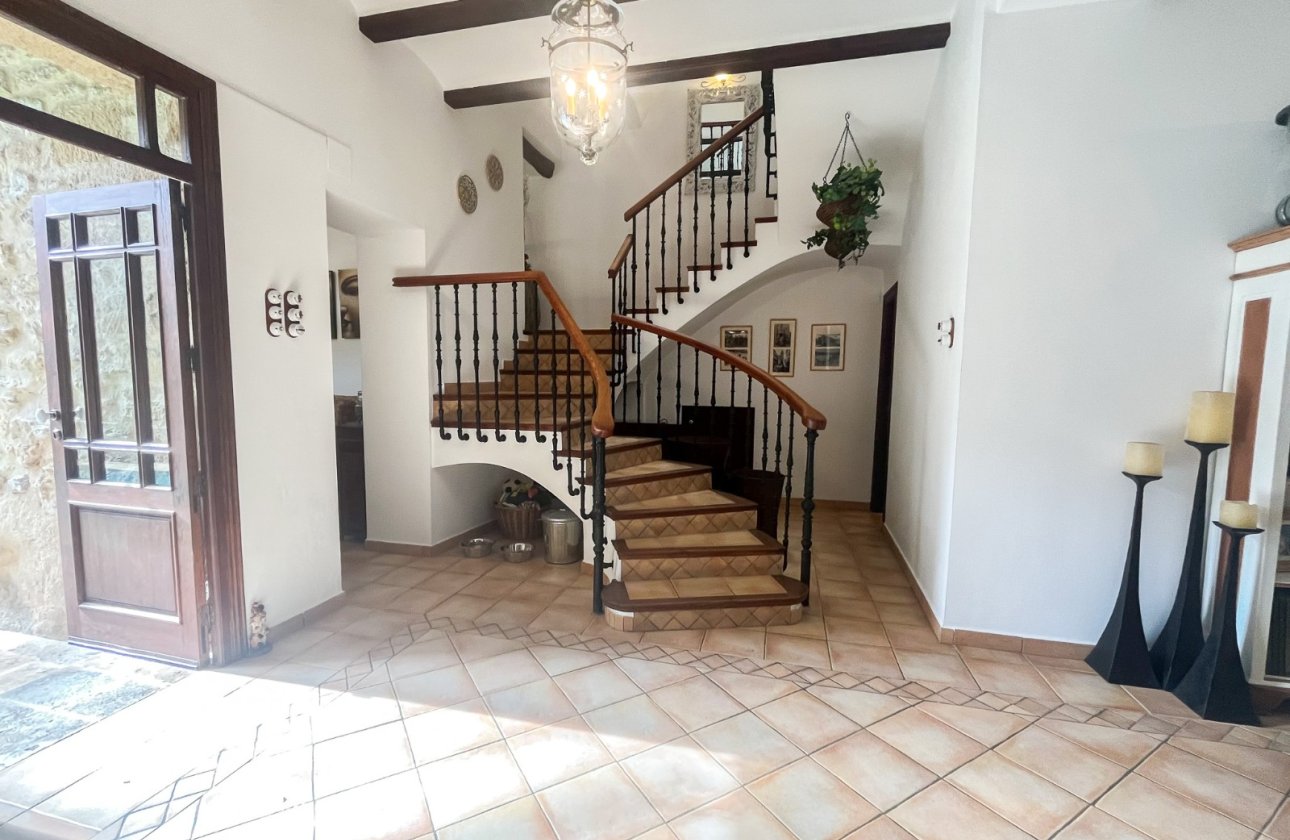 Resale - Villa / Semi detached - Jávea