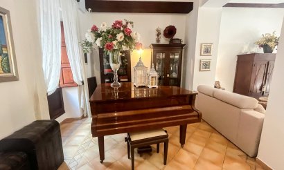 Resale - Villa / Semi detached - Jávea