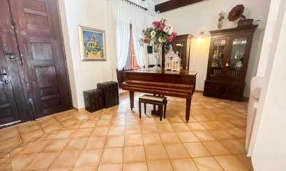 Resale - Villa / Semi detached - Jávea