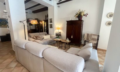 Resale - Villa / Semi detached - Jávea