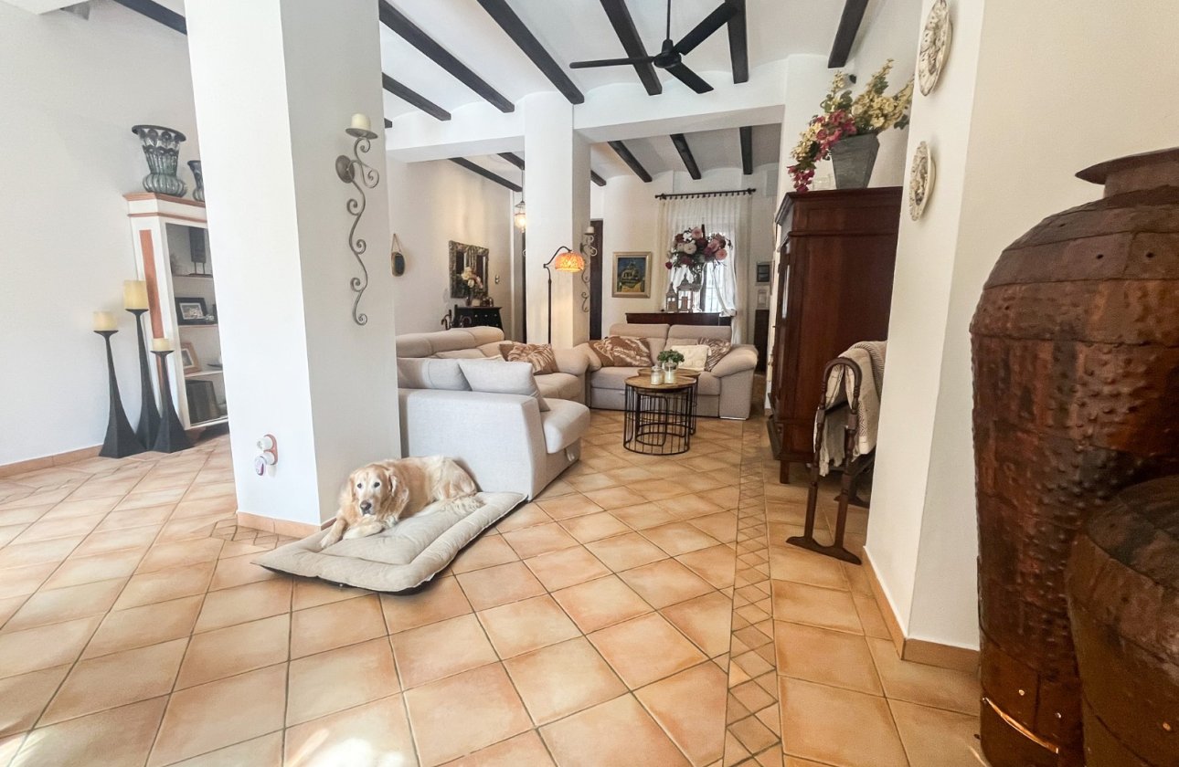Resale - Villa / Semi detached - Jávea