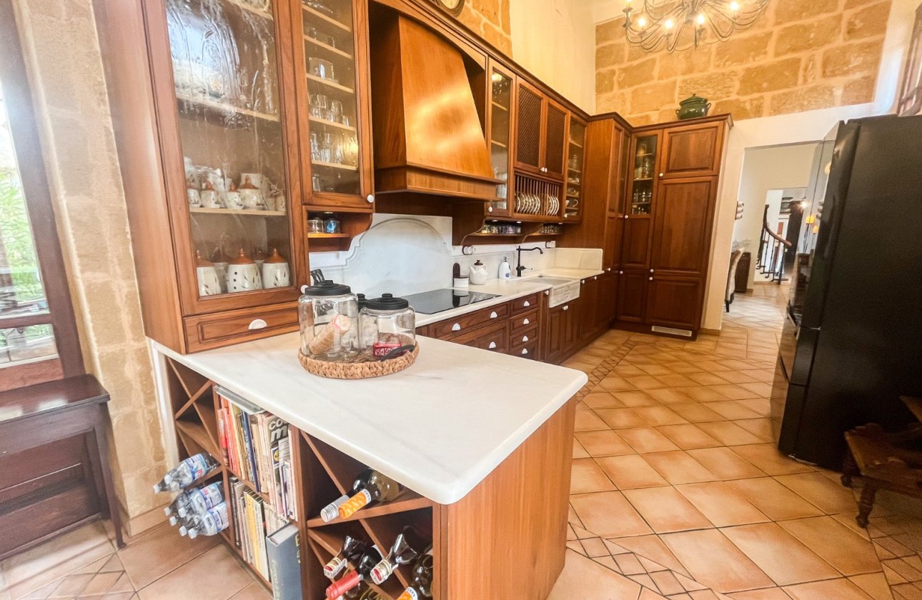 Resale - Villa / Semi detached - Jávea