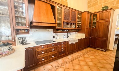 Resale - Villa / Semi detached - Jávea