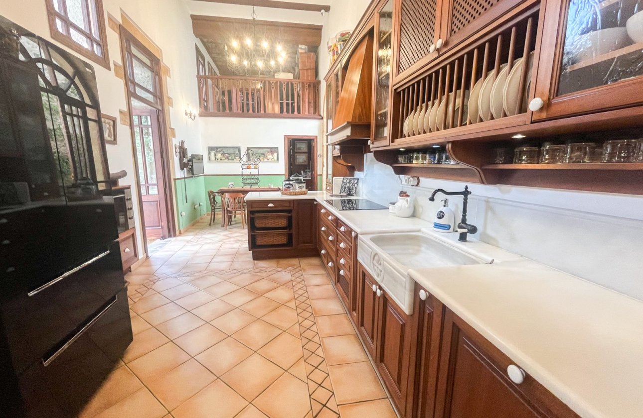 Resale - Villa / Semi detached - Jávea