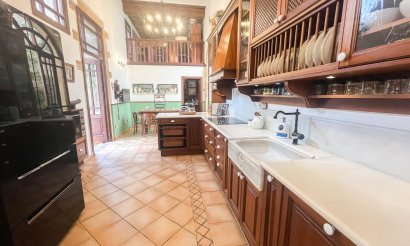 Resale - Villa / Semi detached - Jávea