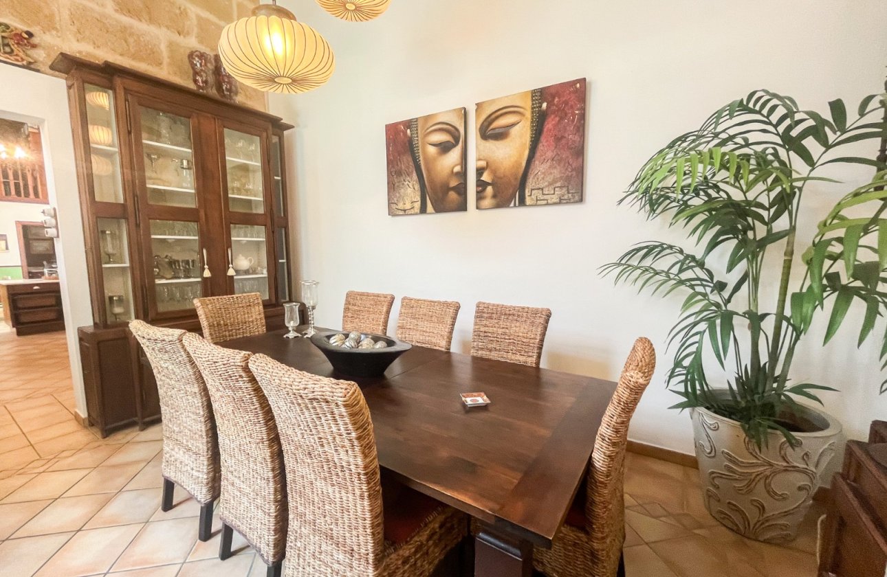 Resale - Villa / Semi detached - Jávea