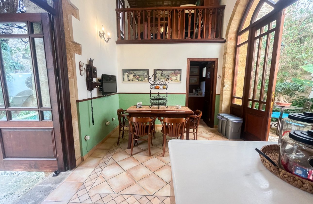 Resale - Villa / Semi detached - Jávea