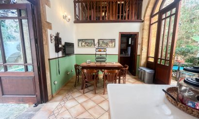 Resale - Villa / Semi detached - Jávea