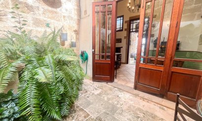 Resale - Villa / Semi detached - Jávea