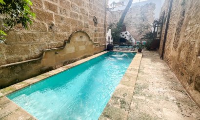 Resale - Villa / Semi detached - Jávea