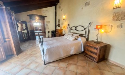 Resale - Villa / Semi detached - Jávea