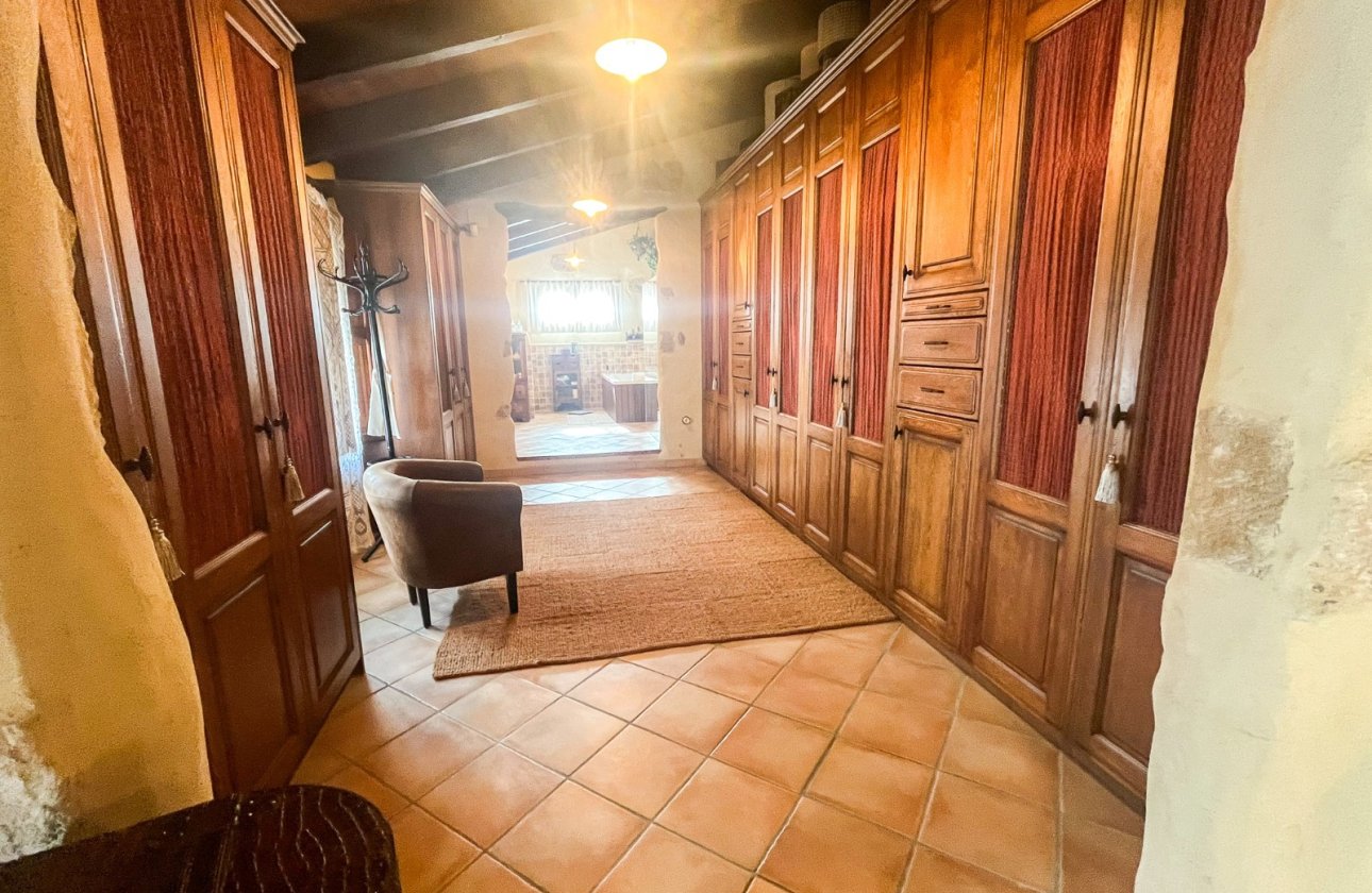 Resale - Villa / Semi detached - Jávea