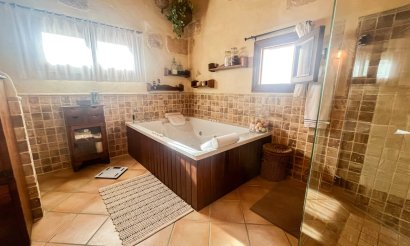 Resale - Villa / Semi detached - Jávea