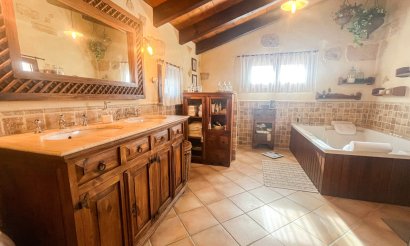 Resale - Villa / Semi detached - Jávea