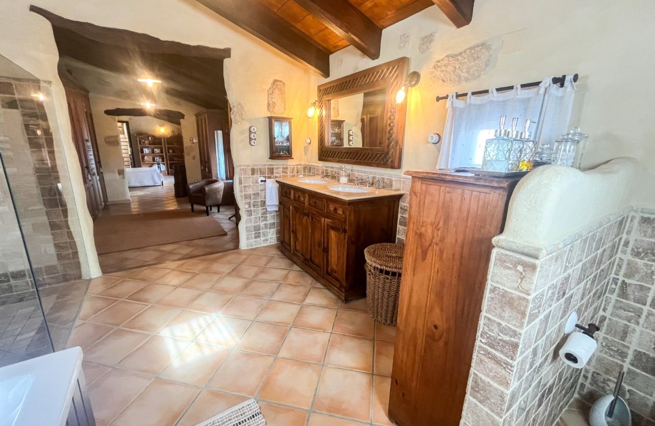 Resale - Villa / Semi detached - Jávea