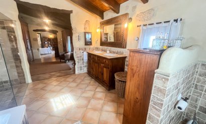 Resale - Villa / Semi detached - Jávea