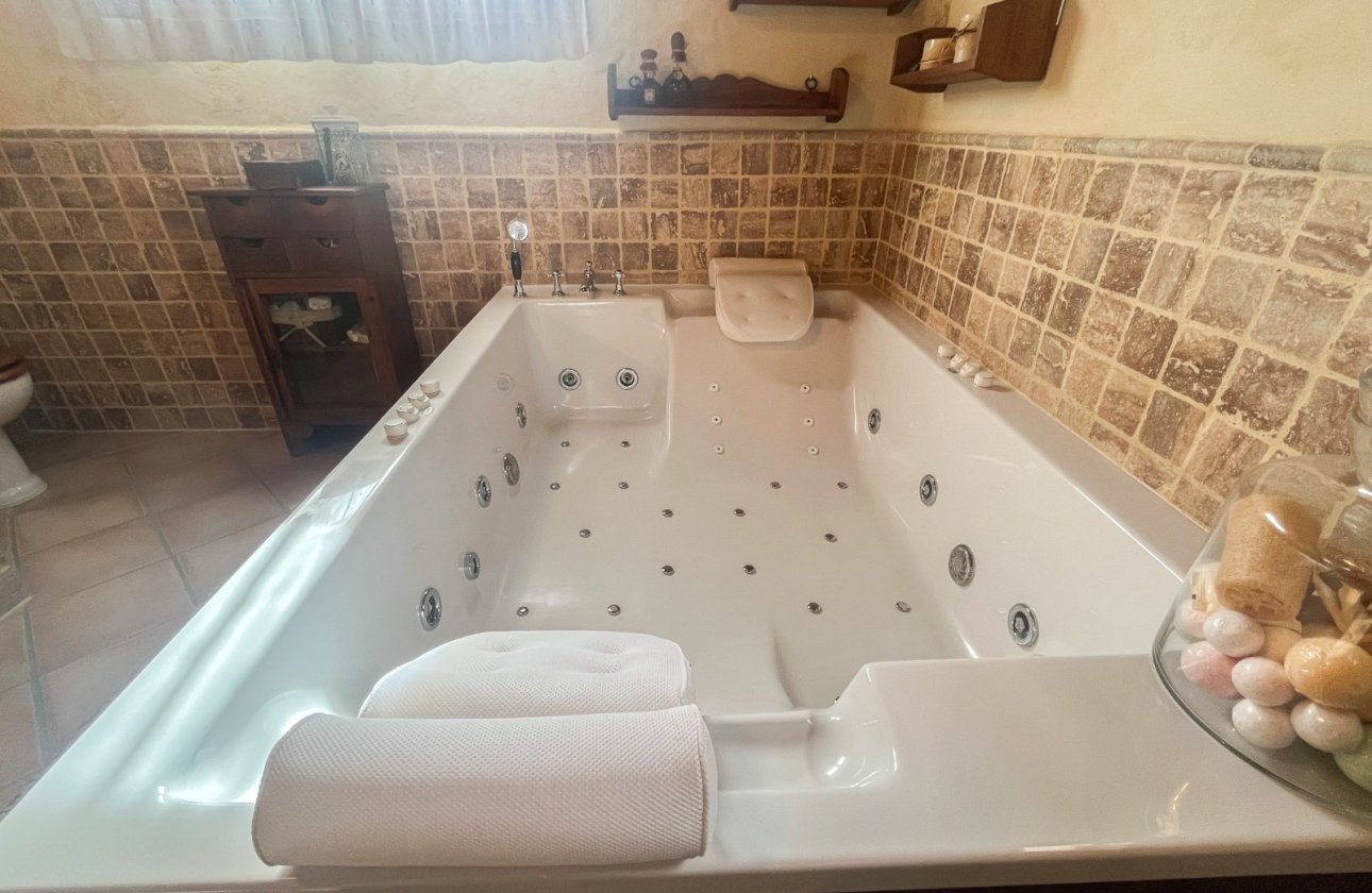 Resale - Villa / Semi detached - Jávea