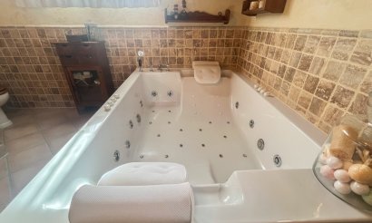 Resale - Villa / Semi detached - Jávea