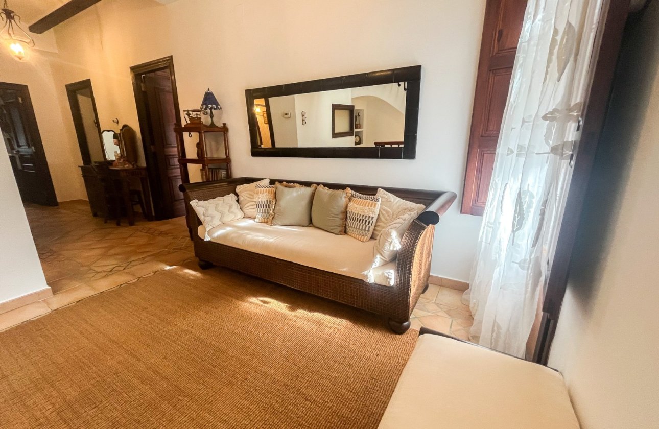 Resale - Villa / Semi detached - Jávea