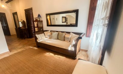 Resale - Villa / Semi detached - Jávea