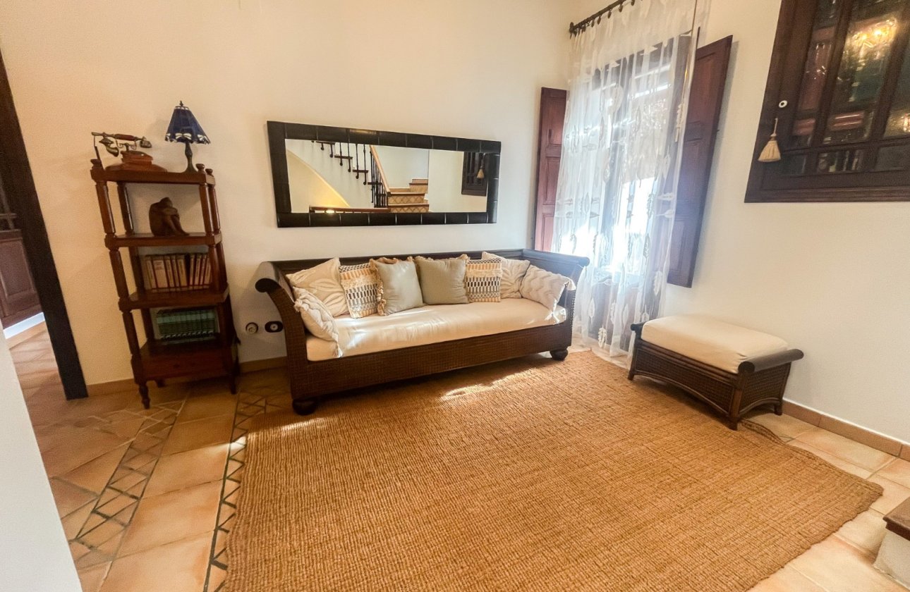 Resale - Villa / Semi detached - Jávea