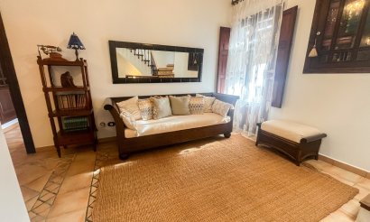 Resale - Villa / Semi detached - Jávea