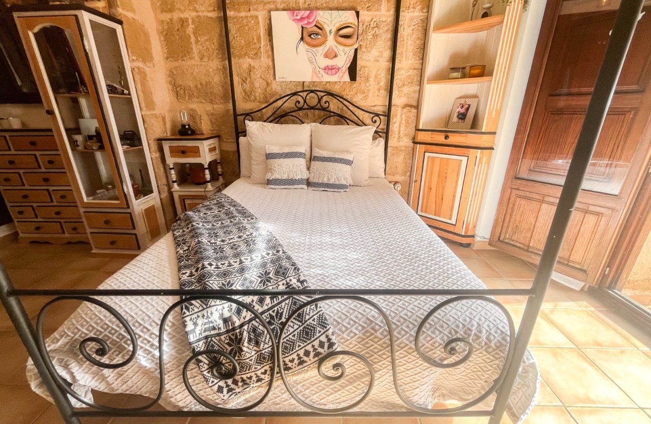 Resale - Villa / Semi detached - Jávea