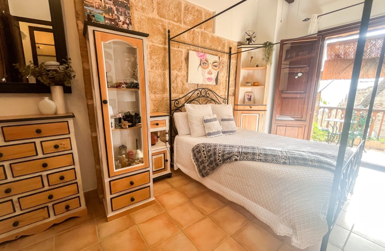 Resale - Villa / Semi detached - Jávea