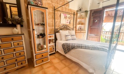 Resale - Villa / Semi detached - Jávea