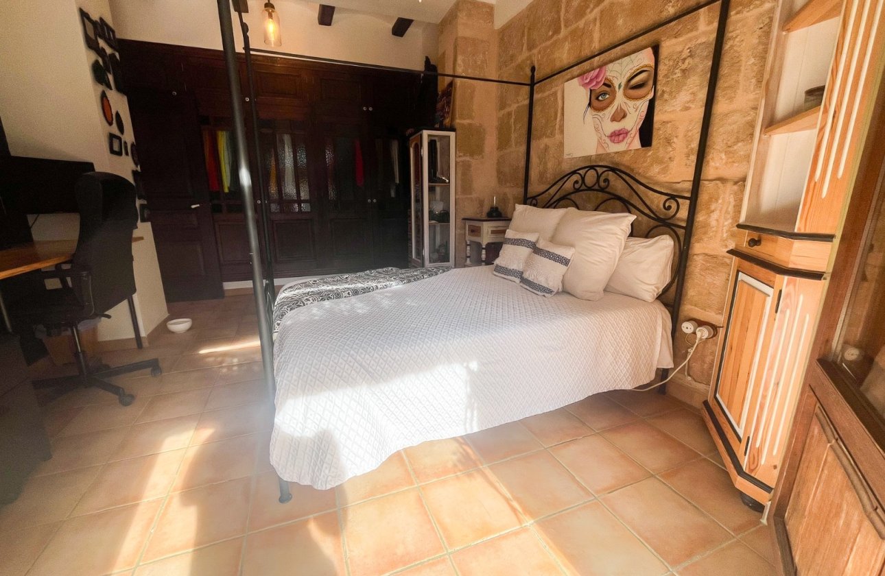 Resale - Villa / Semi detached - Jávea