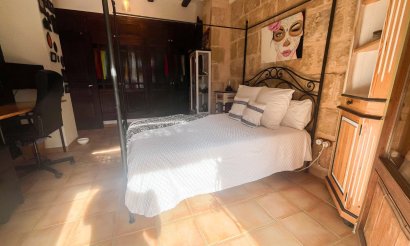 Resale - Villa / Semi detached - Jávea