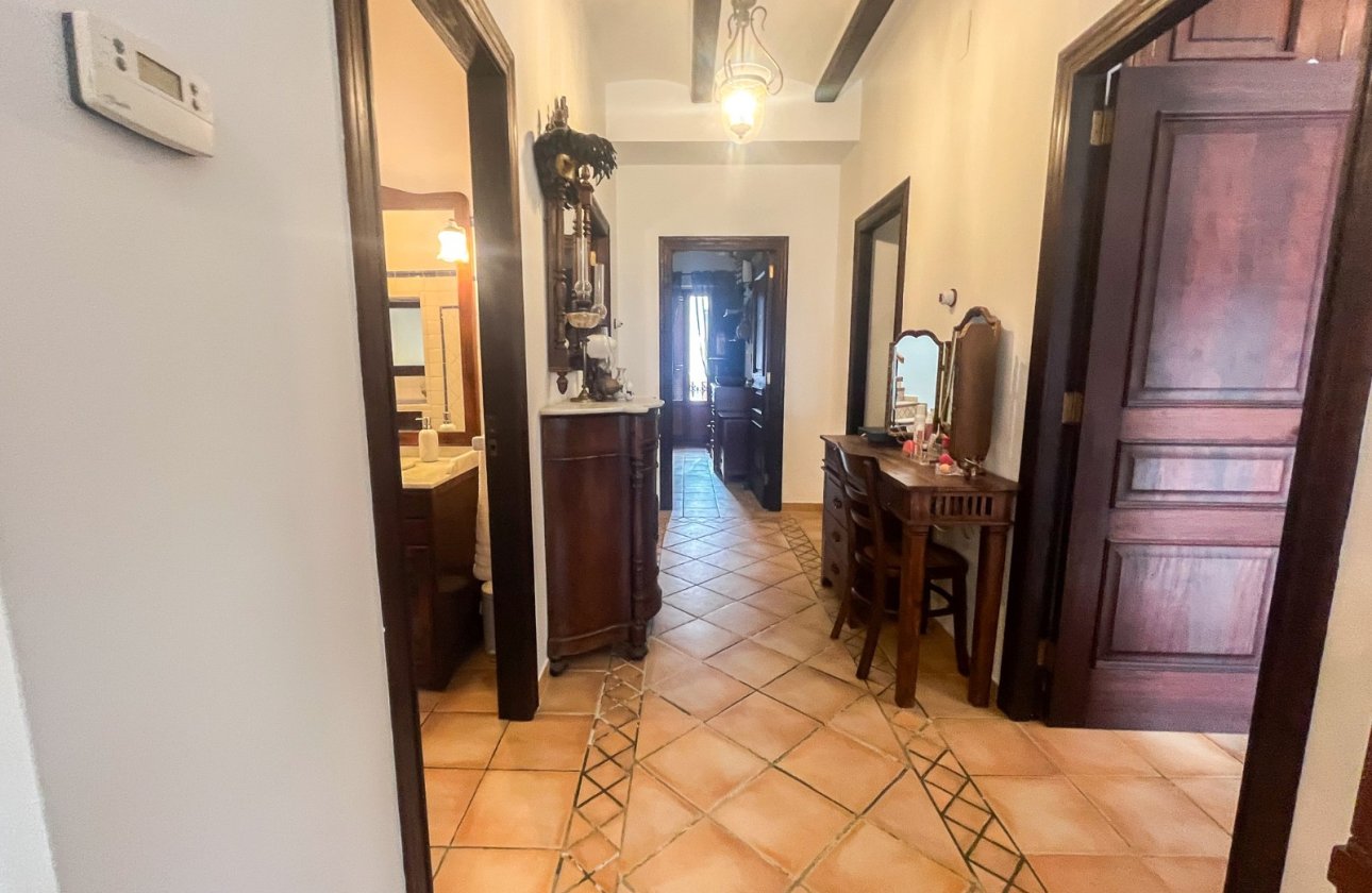 Resale - Villa / Semi detached - Jávea