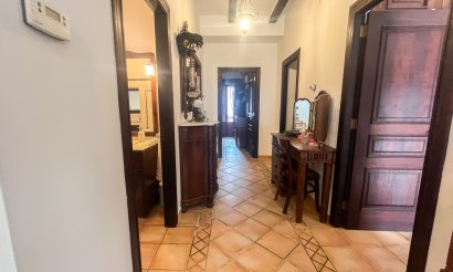 Resale - Villa / Semi detached - Jávea