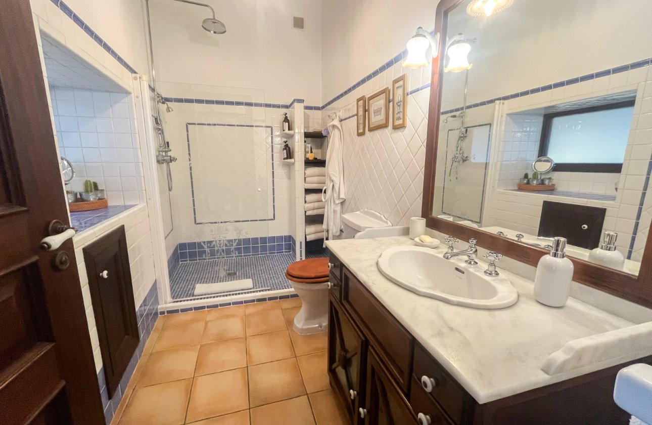 Resale - Villa / Semi detached - Jávea