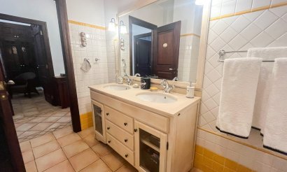 Resale - Villa / Semi detached - Jávea