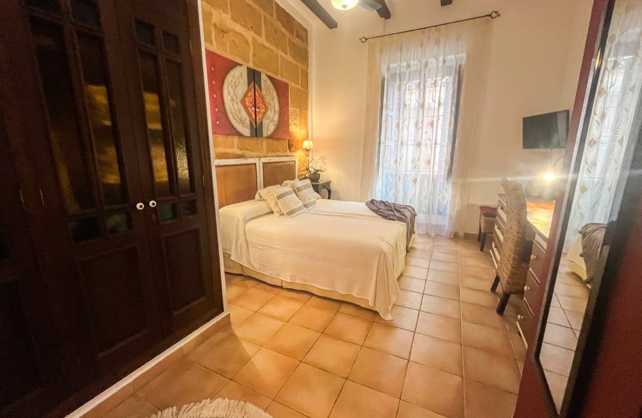 Resale - Villa / Semi detached - Jávea