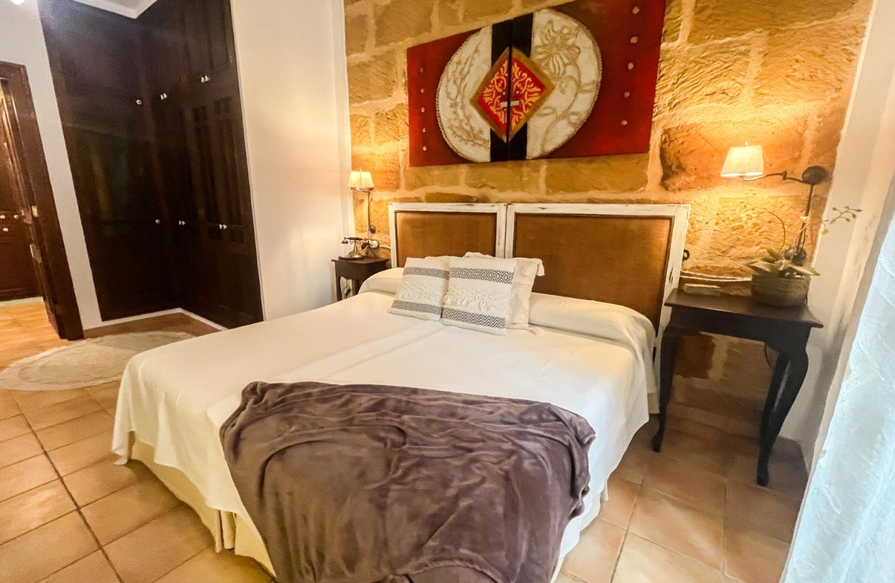 Resale - Villa / Semi detached - Jávea