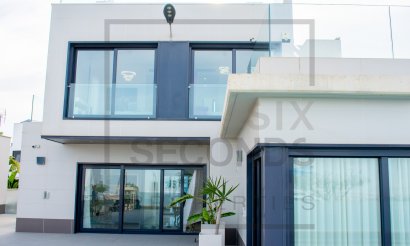 Reventa - Villa - San Miguel de Salinas - Urbanizaciones