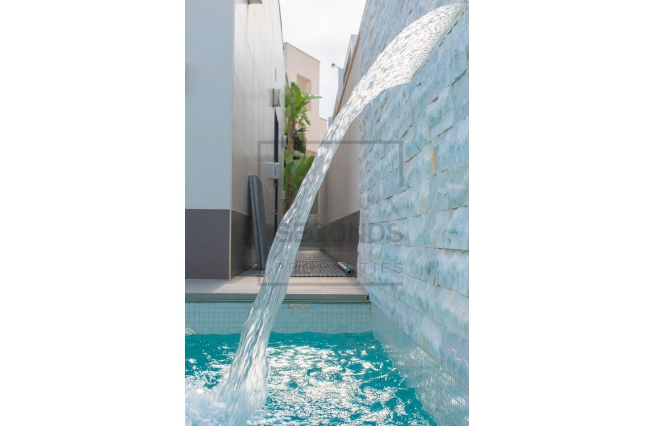 Reventa - Villa - San Miguel de Salinas - Urbanizaciones