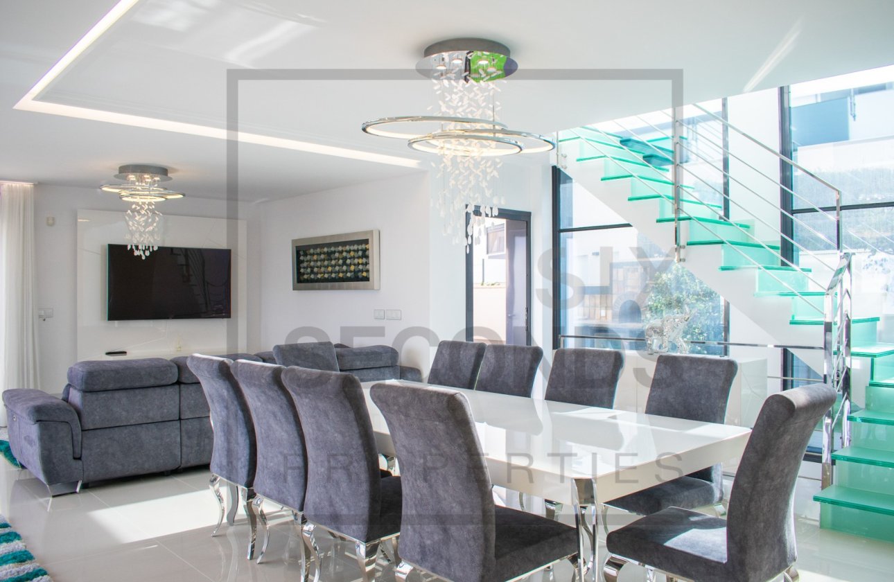 Reventa - Villa - San Miguel de Salinas - Urbanizaciones