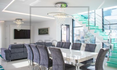 Reventa - Villa - San Miguel de Salinas - Urbanizaciones