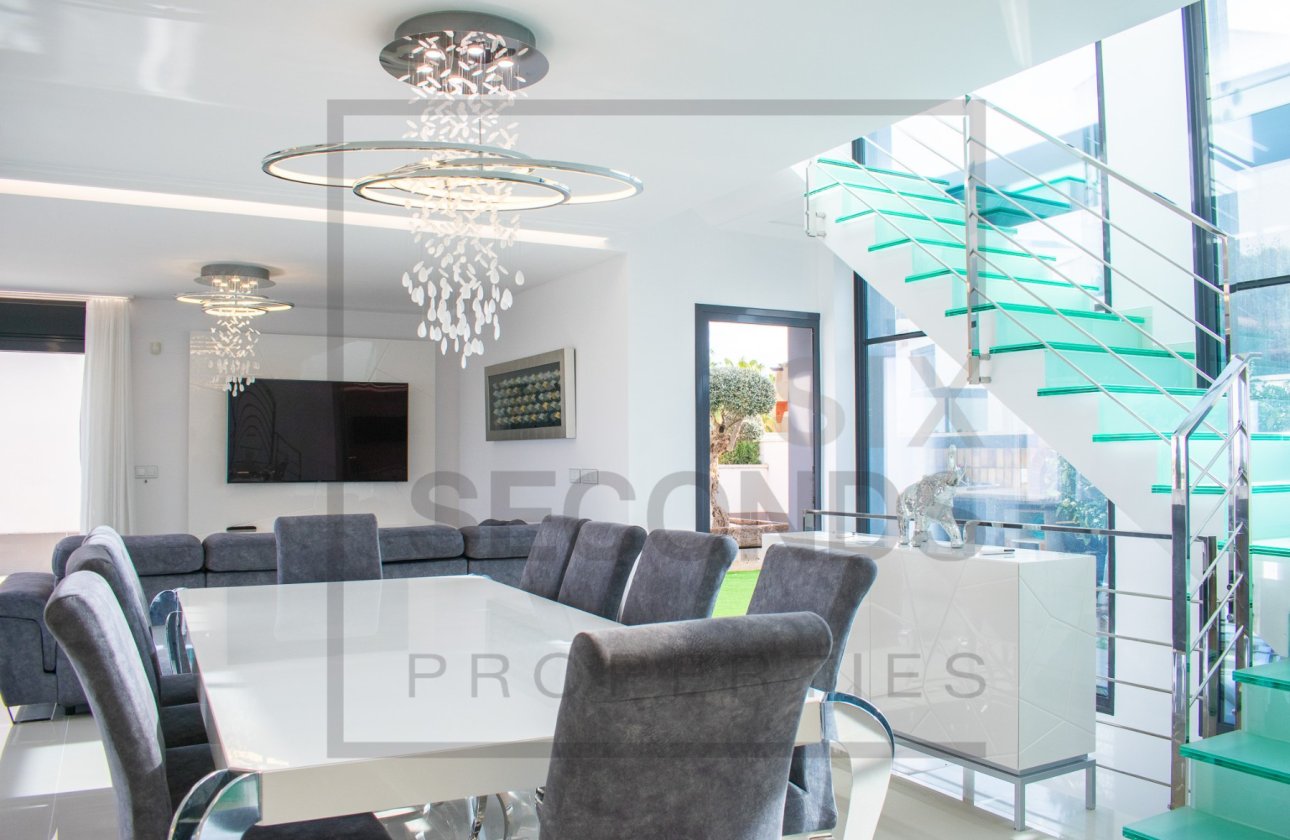 Reventa - Villa - San Miguel de Salinas - Urbanizaciones