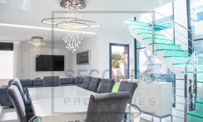 Reventa - Villa - San Miguel de Salinas - Urbanizaciones