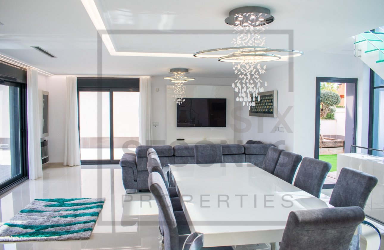 Reventa - Villa - San Miguel de Salinas - Urbanizaciones