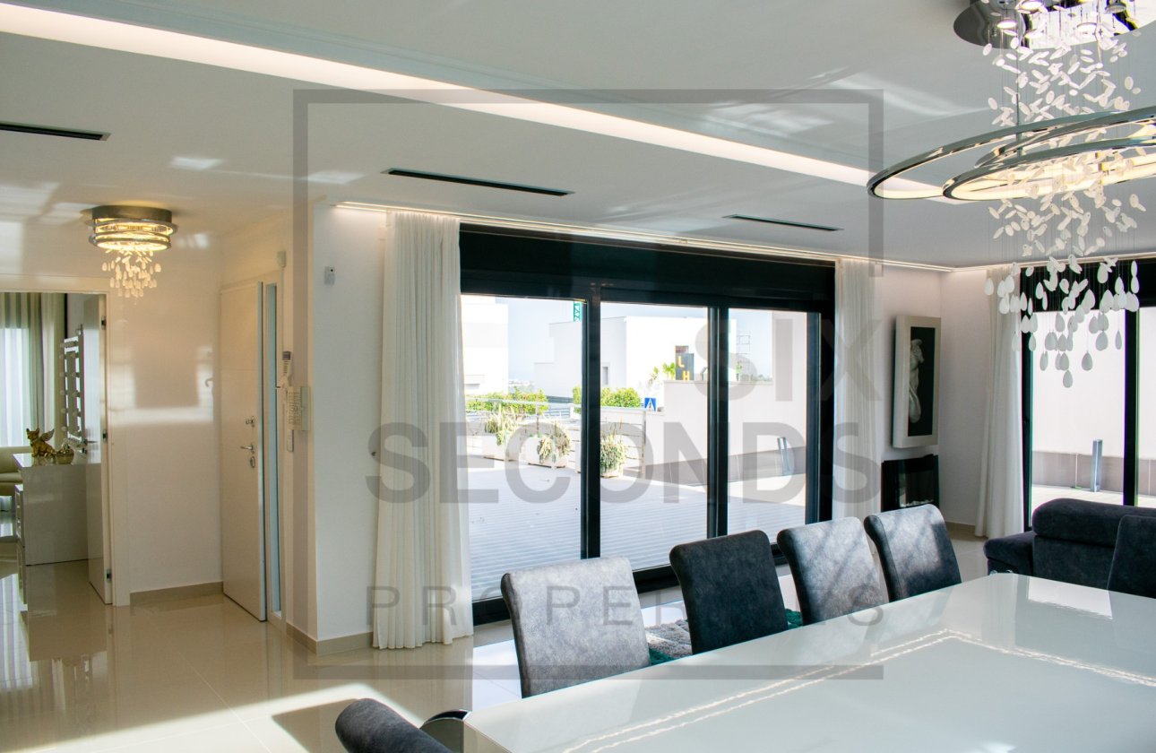 Reventa - Villa - San Miguel de Salinas - Urbanizaciones