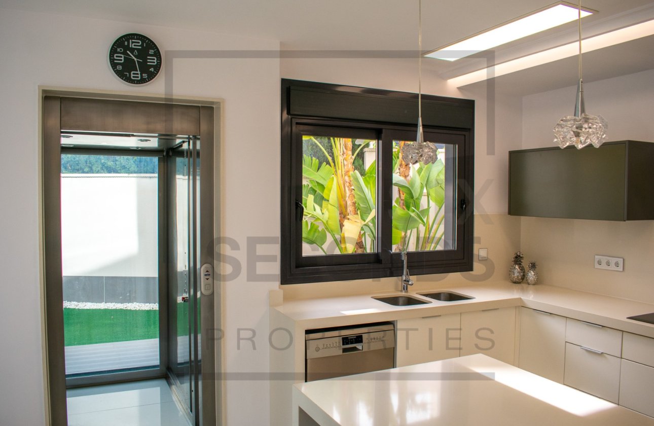 Reventa - Villa - San Miguel de Salinas - Urbanizaciones