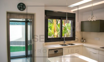 Reventa - Villa - San Miguel de Salinas - Urbanizaciones